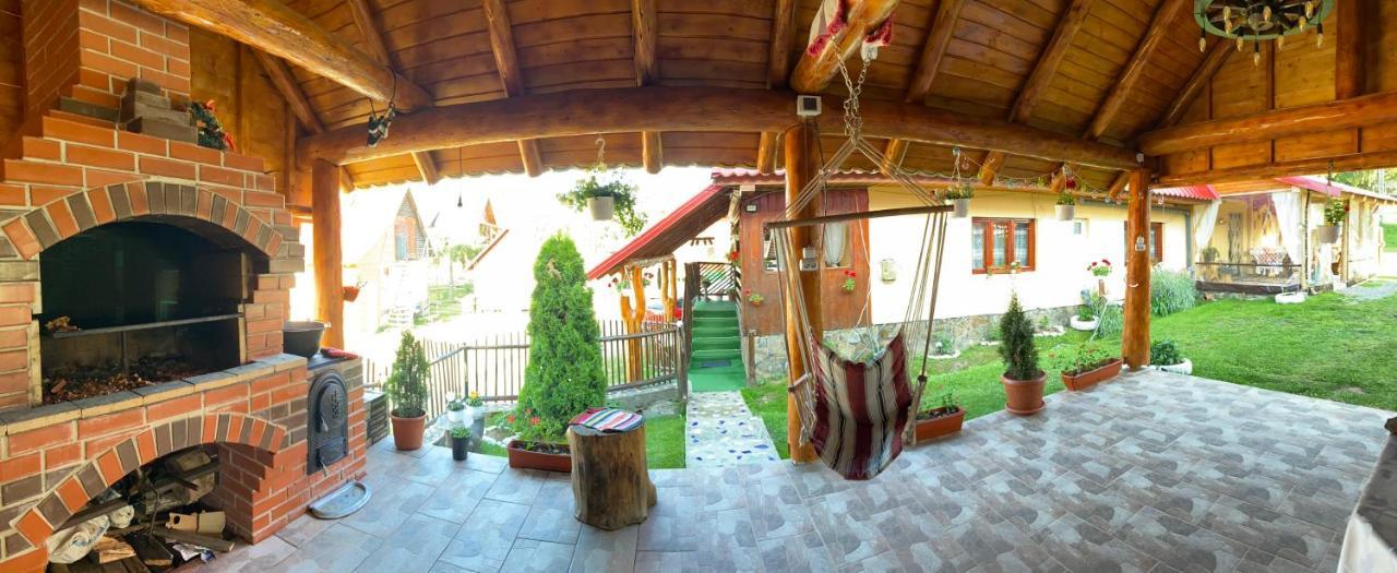 ホテル Cabana Ancuta ブルトプ エクステリア 写真